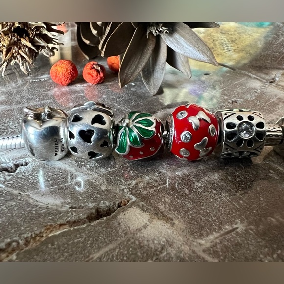 NWT Authentic Chamilia- Apple Charm in 925 Sterling Silver Fruit Food Bead - Picture 2 of 5